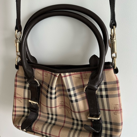 Burberry Haymarket Check Northfield Tote with strap. Authentic and pre loved! - Picture 4 of 4